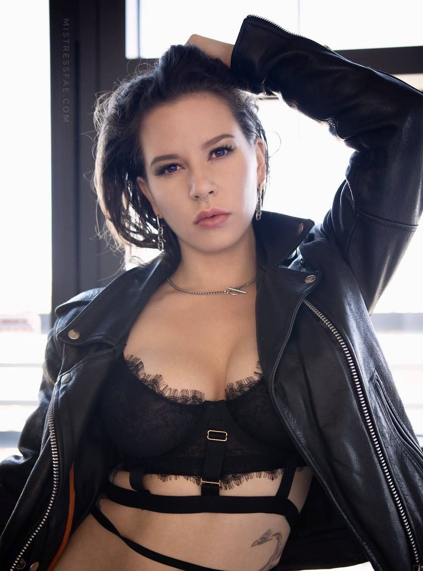 Анна привлекальеная девушка из Антрацита цена от 4000 руб