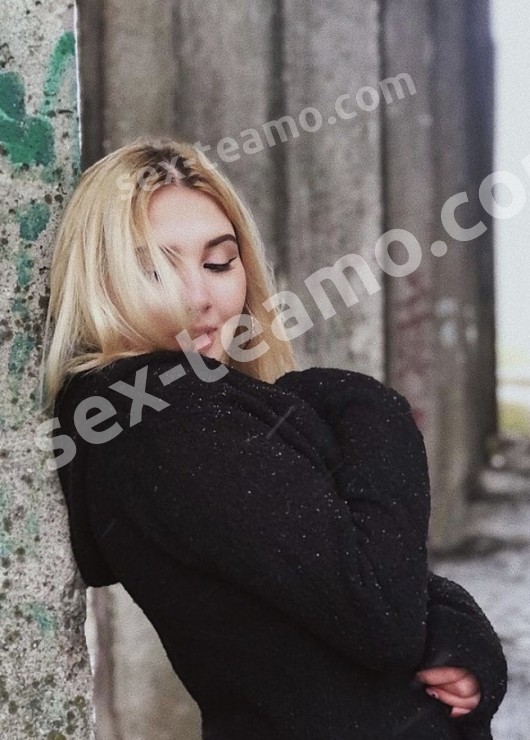 Арина привлекательная девушка из Антрацита цена от 9000 руб