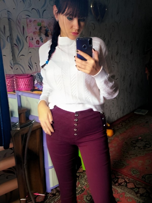 Стефания привлекательная девушка из Антрацита цена от 2000 руб