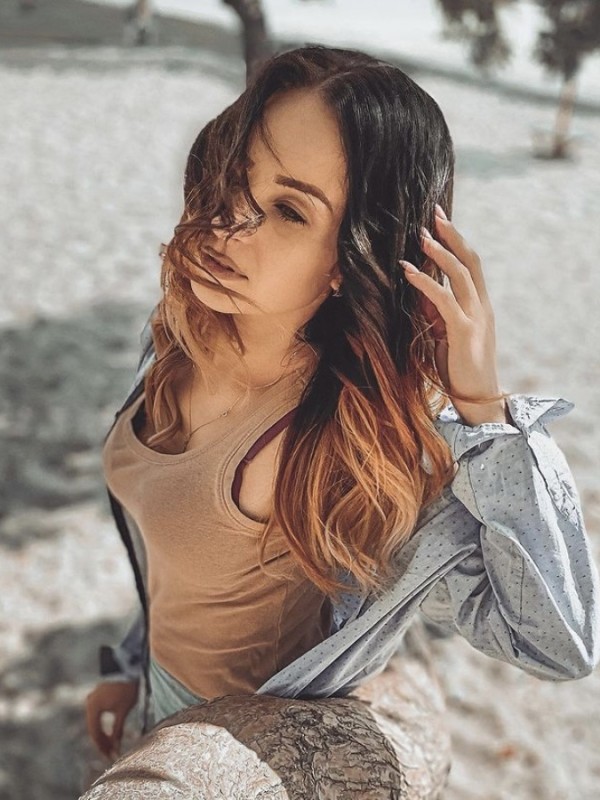 Ирина привлекательная девушка из Антрацита цена от 3500 руб