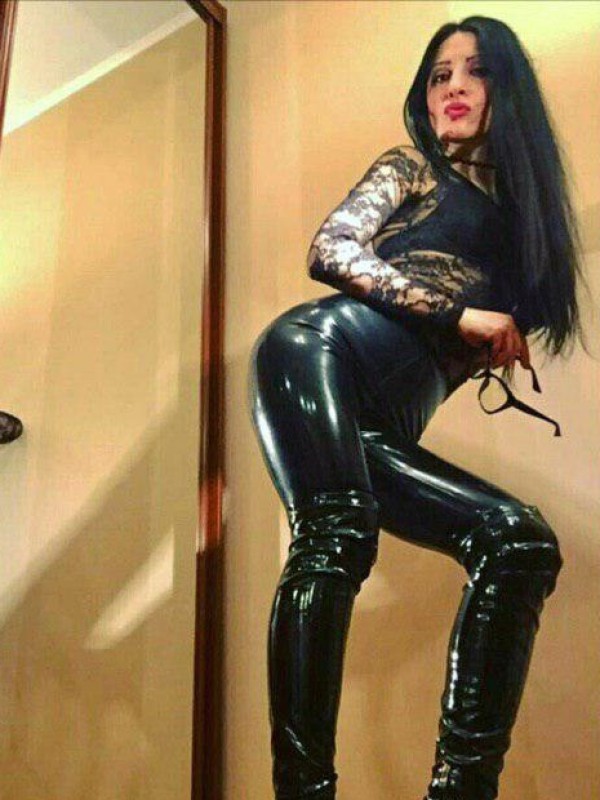 Ирина привлекательная девушка из Антрацита цена от 3000 руб