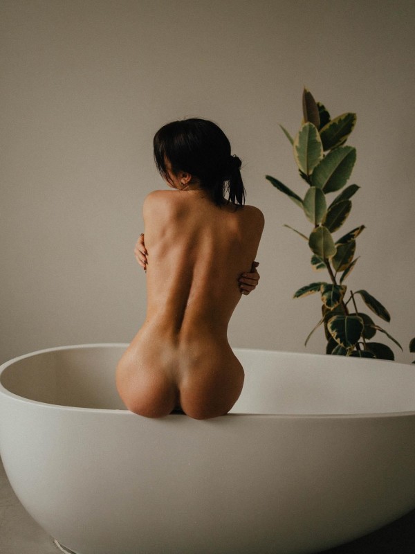 Варя привлекательная девушка из Антрацита цена от 6000 руб