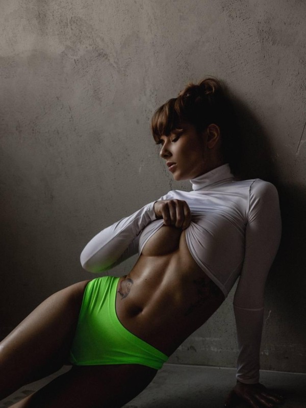 Клава привлекательная девушка из Антрацита цена от 6000 руб